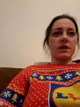 Snapshot of Jasmin-White chatting on February 8, 4:46 pm Jasmin-White online show from February 8, 4:46 pm
