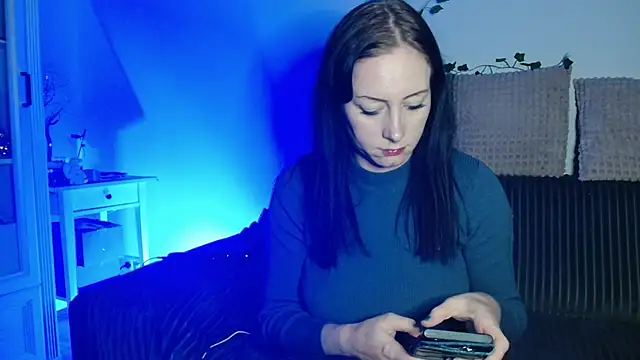 Snapshot of Jasmin-White chatting on October 2, 4:43 pm Jasmin-White online show from October 2, 4:43 pm