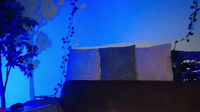 Snapshot of Jasmin-White chatting on September 10, 10:31 pm Jasmin-White online show from September 10, 10:31 pm