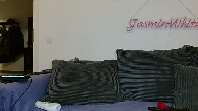 Jasmin-White online show from May 17, 6:52 pm