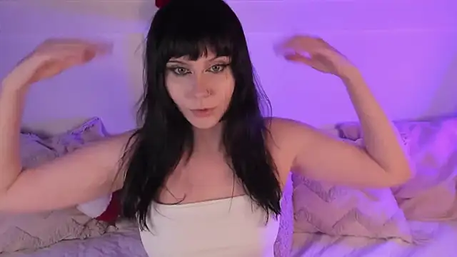 Snapshot of UnaMedison chatting on December 17, 2:22 pm UnaMedison online show from December 17, 2:22 pm