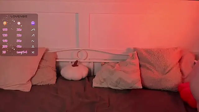 Snapshot of UnaMedison chatting on October 12, 9:54 am UnaMedison online show from October 12, 9:54 am