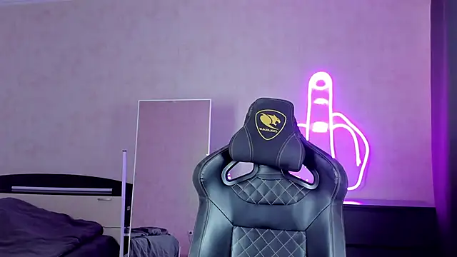 Snapshot of MasonWarholl chatting on December 19, 6:01 pm MasonWarholl online show from December 19, 6:01 pm