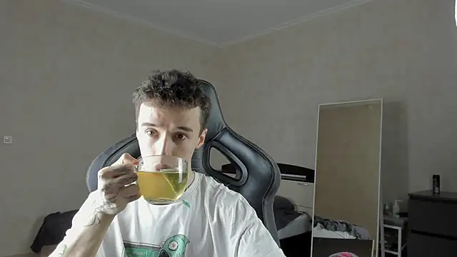 Snapshot of MasonWarholl chatting on March 21, 1:13 am MasonWarholl online show from March 21, 1:13 am