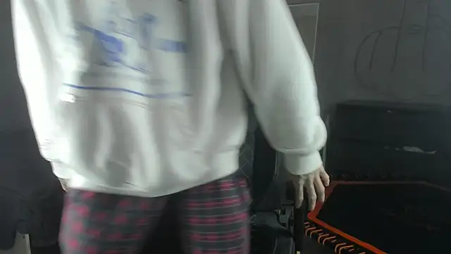 Snapshot of MasonWarholl chatting on October 2, 4:10 pm MasonWarholl online show from October 2, 4:10 pm