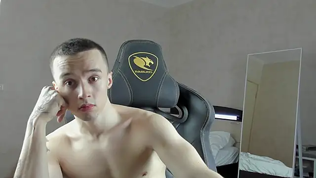 Snapshot of MasonWarholl chatting on December 23, 10:33 pm MasonWarholl online show from December 23, 10:33 pm