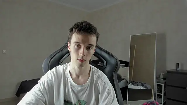 Snapshot of MasonWarholl chatting on March 21, 4:17 am MasonWarholl online show from March 21, 4:17 am