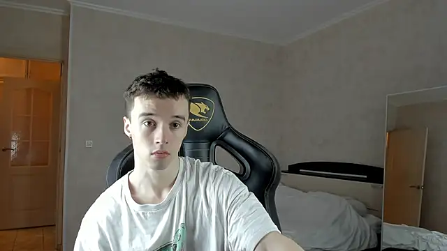 Snapshot of MasonWarholl chatting on March 1, 1:40 pm MasonWarholl online show from March 1, 1:40 pm