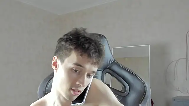 Snapshot of MasonWarholl chatting on October 16, 6:38 pm MasonWarholl online show from October 16, 6:38 pm