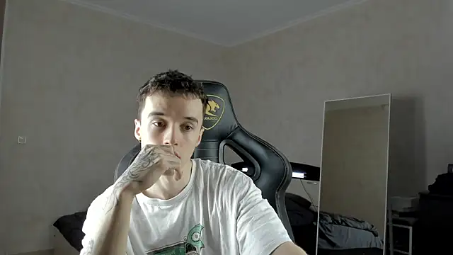 Snapshot of MasonWarholl chatting on March 4, 3:44 am MasonWarholl online show from March 4, 3:44 am