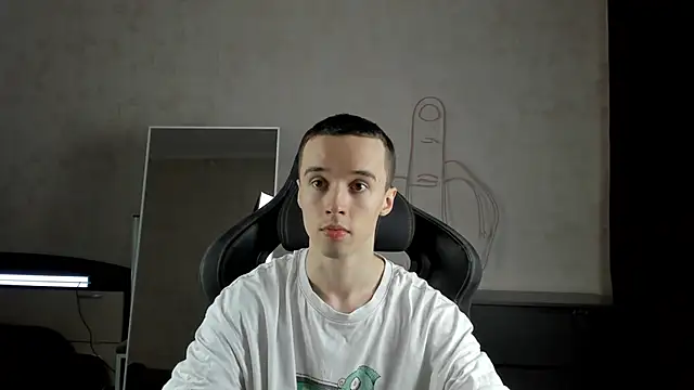 Snapshot of MasonWarholl chatting on January 8, 1:53 am MasonWarholl online show from January 8, 1:53 am