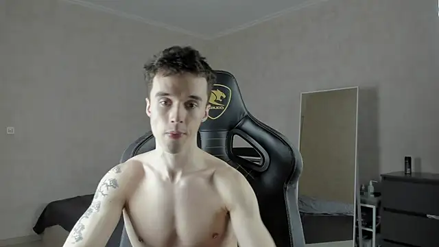 Snapshot of MasonWarholl chatting on March 18, 5:23 am MasonWarholl online show from March 18, 5:23 am