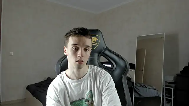 Snapshot of MasonWarholl chatting on March 4, 3:59 pm MasonWarholl online show from March 4, 3:59 pm