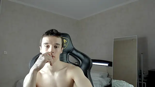 Snapshot of MasonWarholl chatting on February 8, 8:10 pm MasonWarholl online show from February 8, 8:10 pm