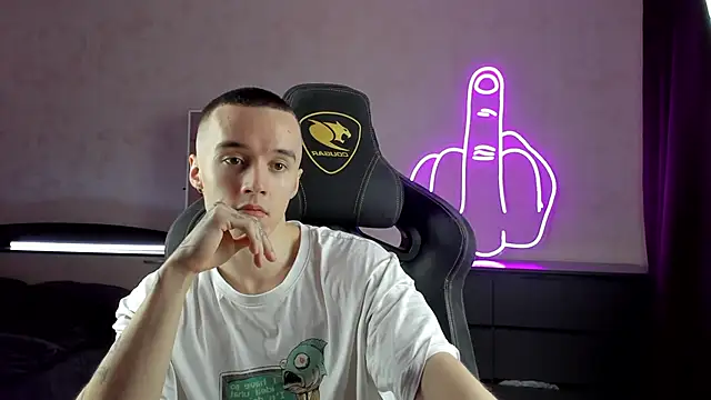 Snapshot of MasonWarholl chatting on December 14, 6:41 pm MasonWarholl online show from December 14, 6:41 pm