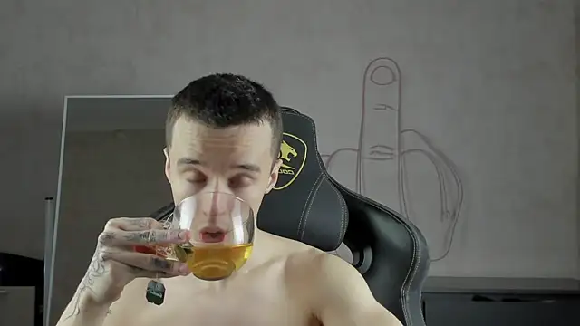 Snapshot of MasonWarholl chatting on January 6, 1:20 am MasonWarholl online show from January 6, 1:20 am