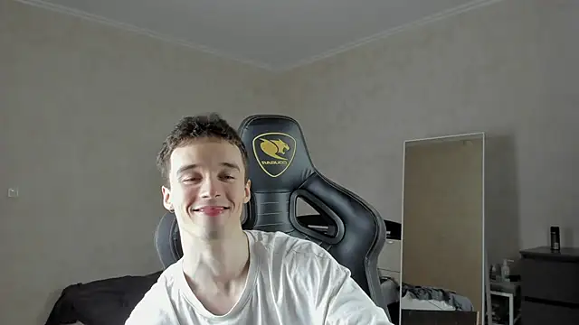 Snapshot of MasonWarholl chatting on March 21, 7:22 am MasonWarholl online show from March 21, 7:22 am