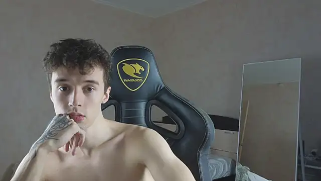 Snapshot of MasonWarholl chatting on November 15, 7:18 pm MasonWarholl online show from November 15, 7:18 pm