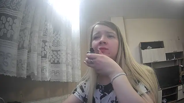 Snapshot of ViolaCandy chatting on October 27, 4:57 am ViolaCandy online show from October 27, 4:57 am