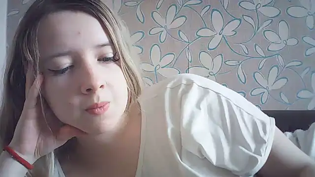 Snapshot of ViolaCandy chatting on May 11, 3:08 am ViolaCandy online show from May 11, 3:08 am
