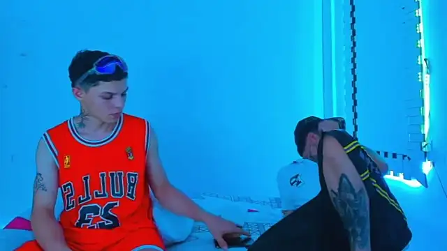HOT boy2025 online show from February 3, 11:05 pm