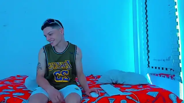 HOT boy2025 online show from March 3, 10:20 pm