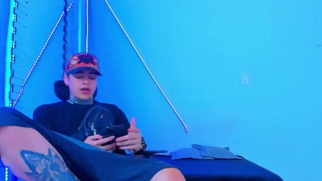 HOT boy2025 online show from October 22, 1:38 am