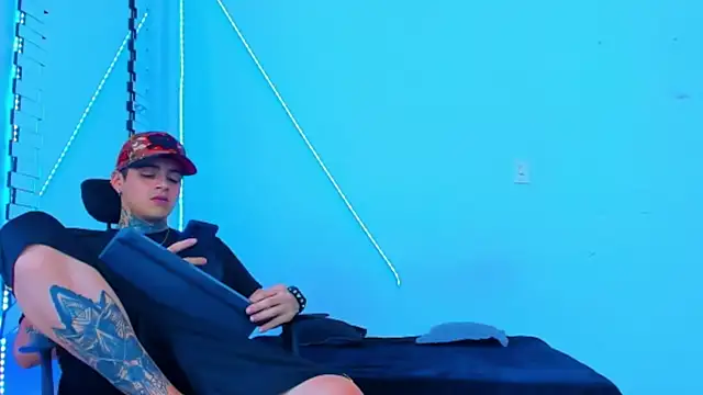 HOT boy2025 online show from October 9, 9:04 pm