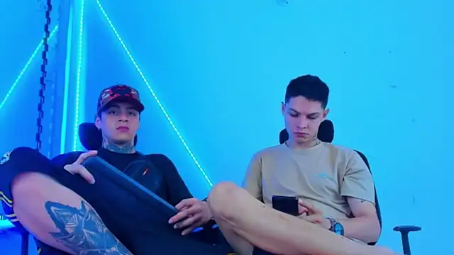 HOT boy2025 online show from October 14, 12:00 am