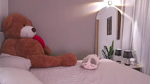 AnnyHizzle online show from October 22, 2:00 am