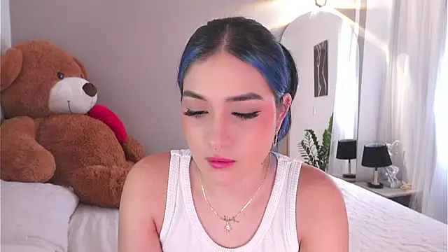 AnnyHizzle online show from October 22, 2:05 pm