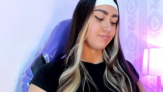 Snapshot of liaa_18 chatting on March 3, 4:30 am liaa 18 online show from March 3, 4:30 am