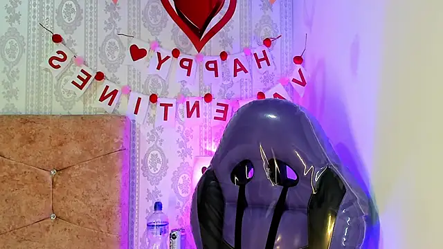 Snapshot of liaa_18 chatting on February 14, 2:56 am liaa 18 online show from February 14, 2:56 am