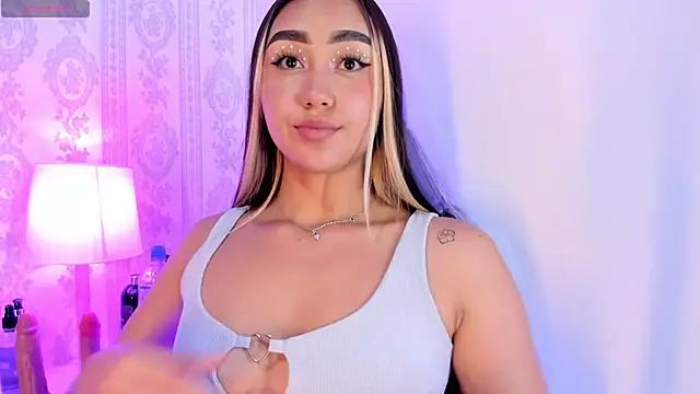 Snapshot of liaa_18 chatting on November 12, 3:21 am liaa 18 online show from November 12, 3:21 am