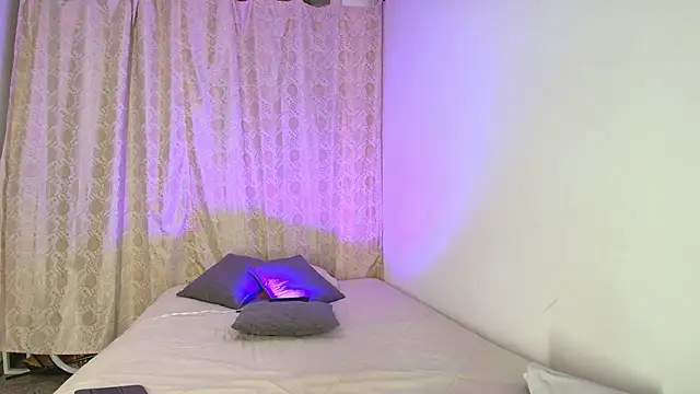 Tinny and Candy online show from April 15, 2:28 am