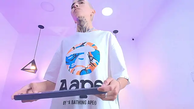 Tinny and Candy online show from February 21, 1:11 pm