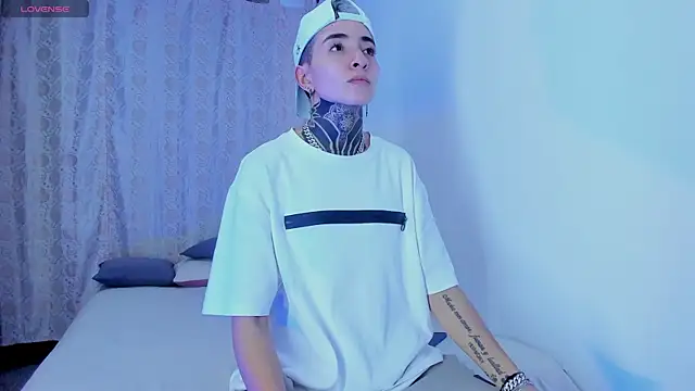 Tinny and Candy online show from December 20, 1:52 am