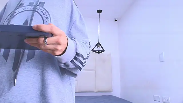 Tinny and Candy online show from March 18, 1:12 pm