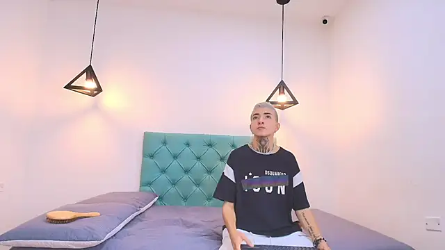 Tinny and Candy online show from February 27, 1:28 pm