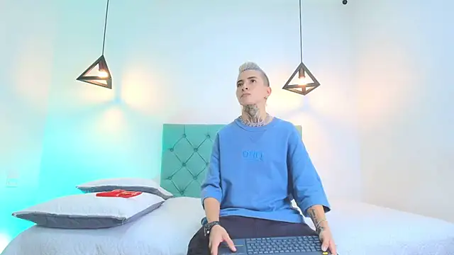 Tinny and Candy online show from March 3, 1:12 pm