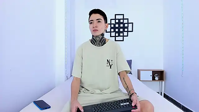 Tinny and Candy online show from September 26, 1:18 pm