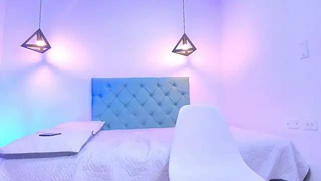 Tinny and Candy online show from March 9, 2:10 pm