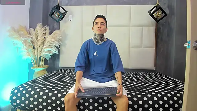 Tinny and Candy online show from October 23, 12:04 pm