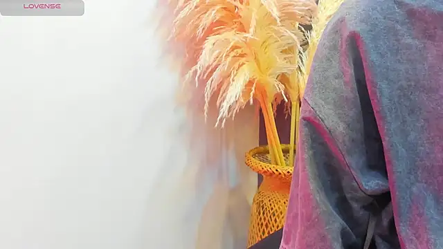 Tinny and Candy online show from October 18, 12:29 pm