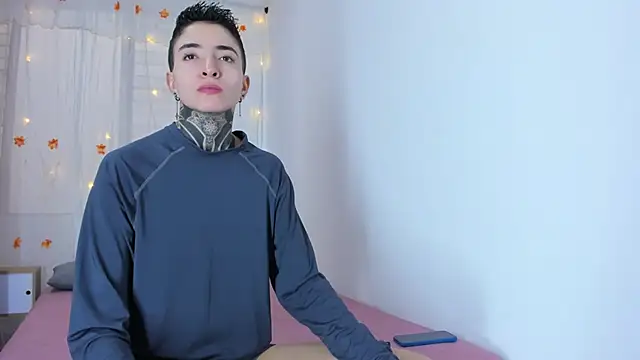 Tinny and Candy online show from November 6, 12:20 pm