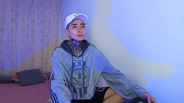 Tinny and Candy online show from February 6, 10:28 pm