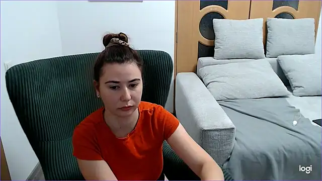 Snapshot of VioletaFlower7 chatting on October 31, 9:17 am VioletaFlower7 online show from October 31, 9:17 am