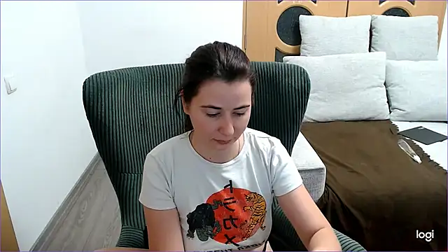 Snapshot of VioletaFlower7 chatting on November 12, 9:07 pm VioletaFlower7 online show from November 12, 9:07 pm