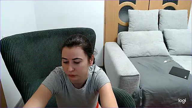 Snapshot of VioletaFlower7 chatting on November 16, 9:03 am VioletaFlower7 online show from November 16, 9:03 am