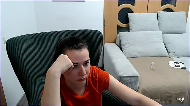 Snapshot of VioletaFlower7 chatting on December 2, 9:22 am VioletaFlower7 online show from December 2, 9:22 am